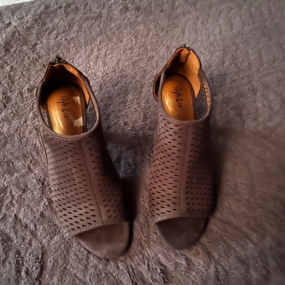 Style & Co Women's Leather Sandals size 8M